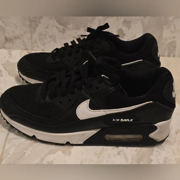 Nike Air Max Black & White Sneakers - Picture 1 of 12